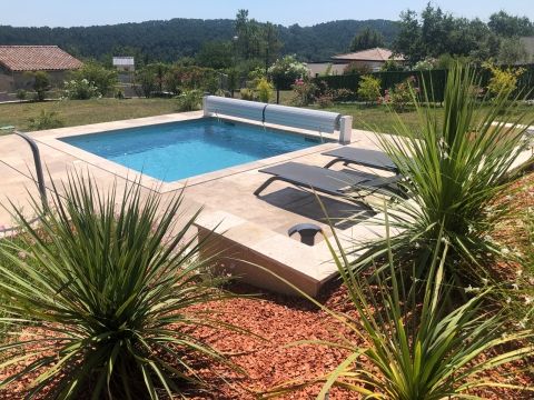 Aquarea Piscines Ardèche - Piscine béton Mercuer avec Volet Hors sol, PVC Armé gris clair