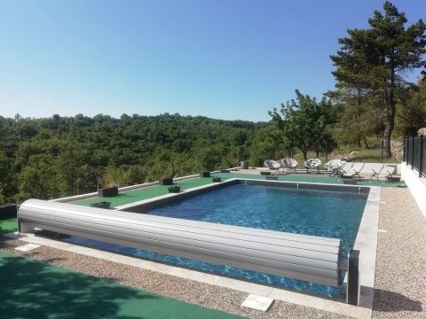 Aquarea Piscines Ardèche - Piscine béton Ruoms avec Volet Hors sol