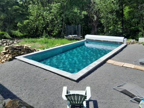 Aquarea Piscines Ardèche - Piscine béton Vesseaux avec Volet Hors sol