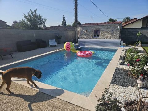 Aquarea Piscines Aubenas - Piscine béton Vinezac avec Volet Hors-sol, PVC Armé gris clair