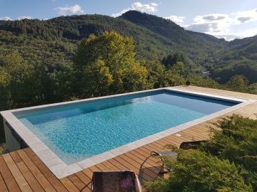 Piscine béton 10 x 5m PVC Armé gris clair Antraigues Ardèche