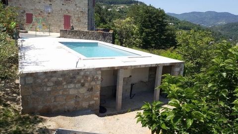 Piscine béton 8 x 4m PVC Armé gris clair Largentière Ardèche